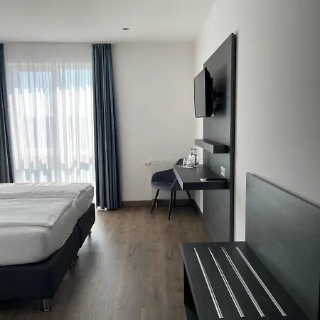 Airea Hotel *